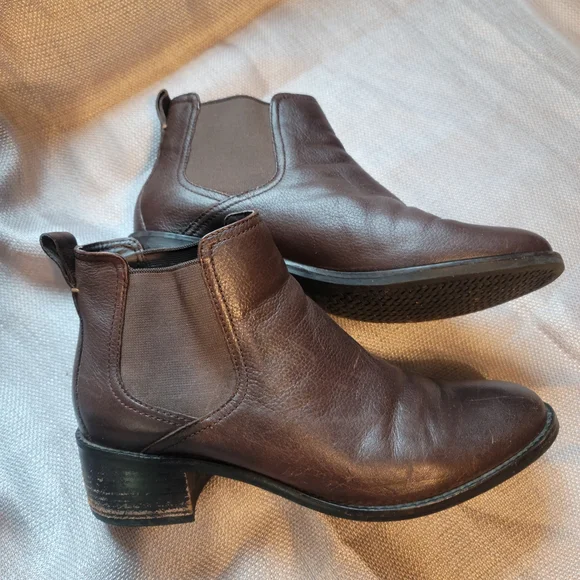 Cole Haan Size 8.5 Women's Rich Brown Leather Ankle Boots - Picture 2 of 2